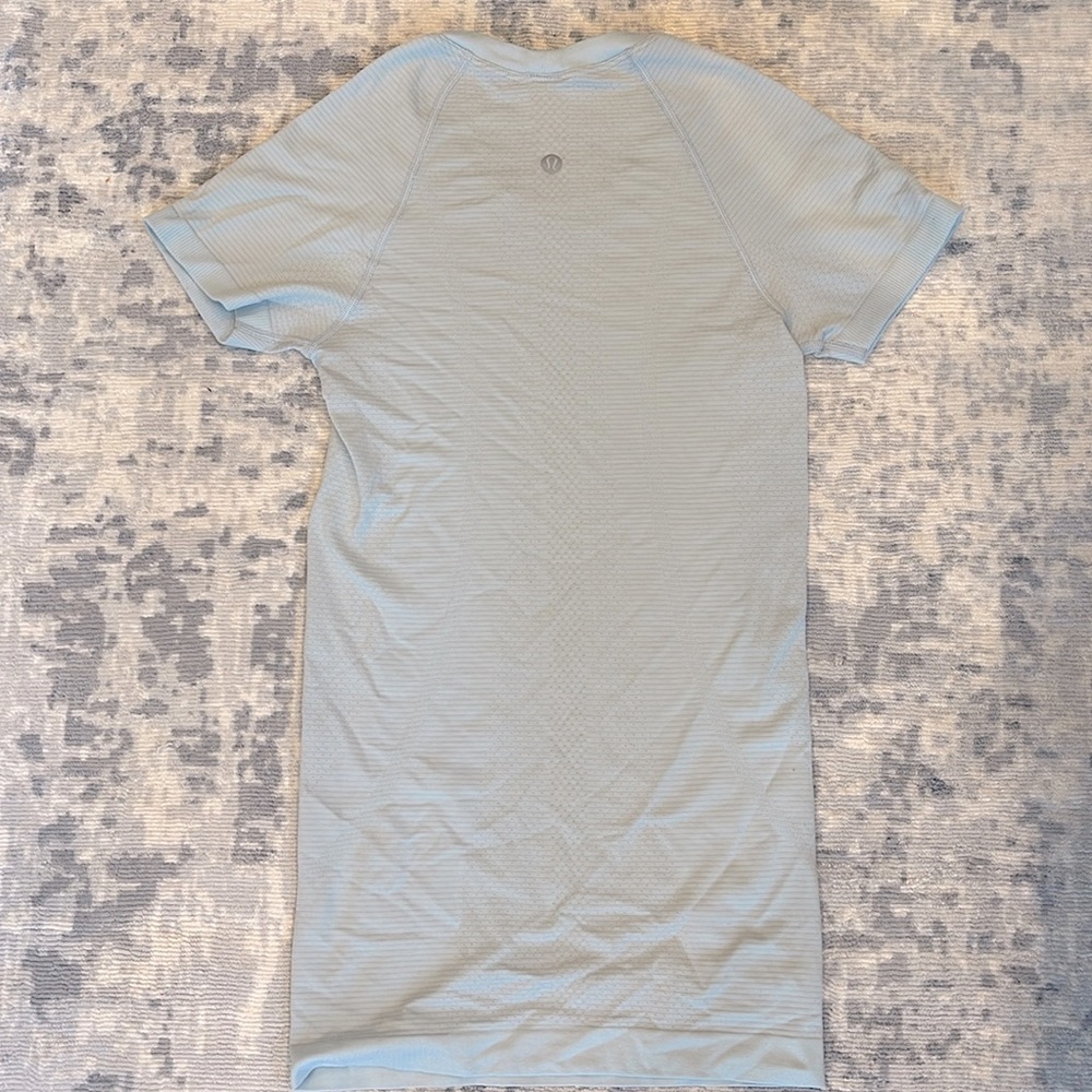 Lululemon Swiftly Tech Short Sleeve Shirt 2.0, Size 0, Powder / Light Blue Color